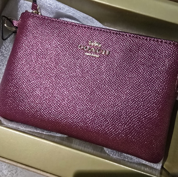 NIB Coach Wristlet w 2 charms - Picture 4 of 7